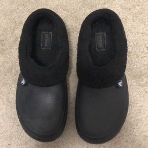 Fuzzlined black Crocs size M9/W11